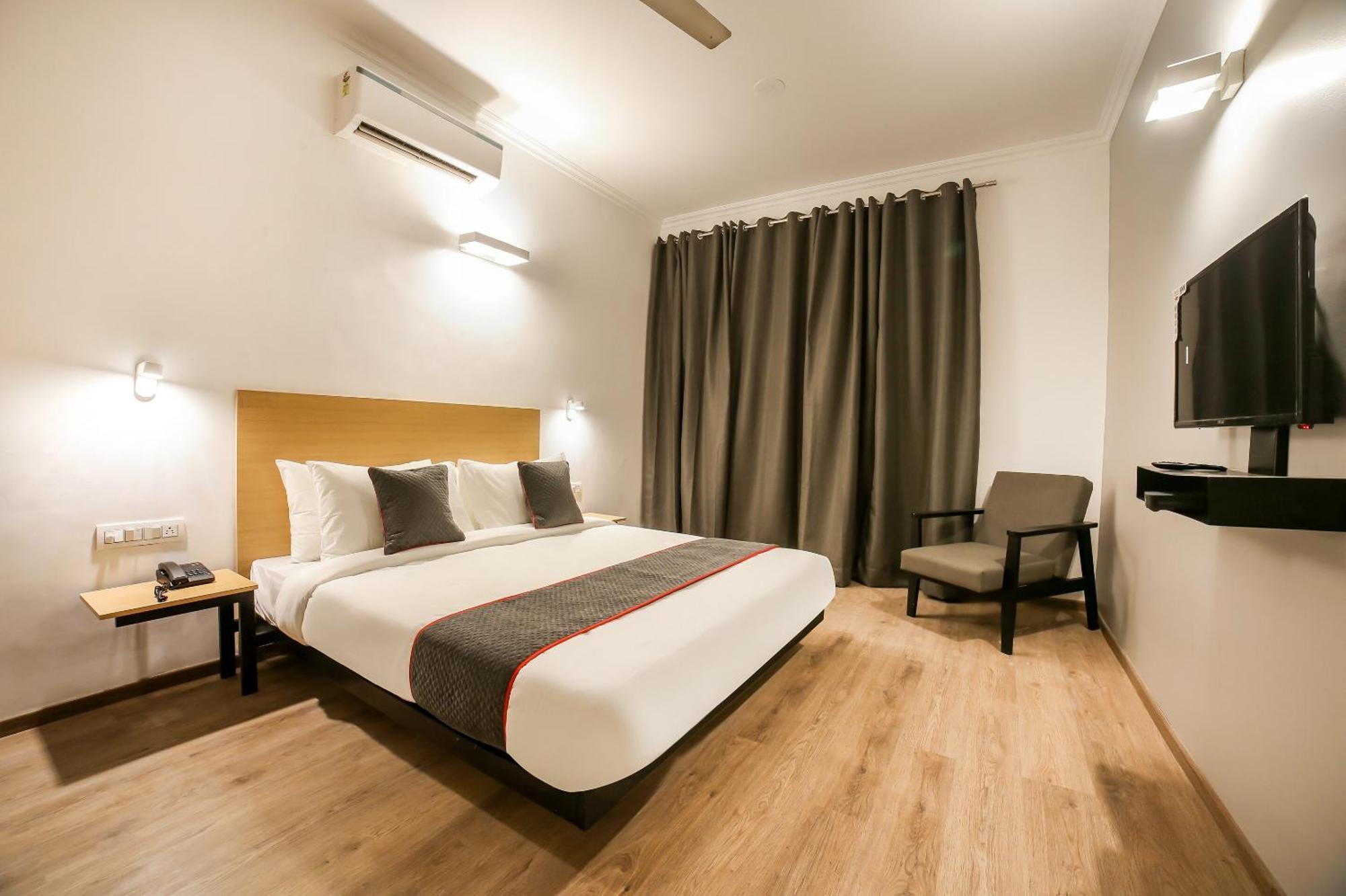 Hotel King Plaza Near Delhi Airport Ню Делхи Екстериор снимка