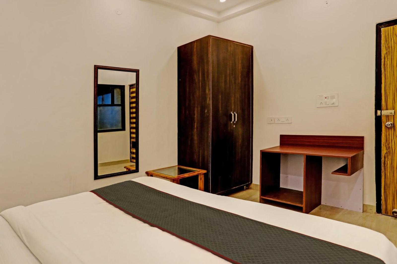 Hotel King Plaza Near Delhi Airport Ню Делхи Екстериор снимка